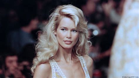 Claudia Schiffer: 50 años de una diva alemana .